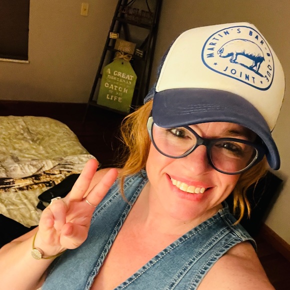 Meet your Posher, Megan - Picture 2 of 12